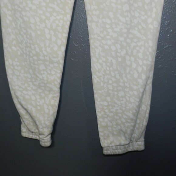 Fabletics Womens Beige Leopard Print Slim Athletic Sweat Pants Size Medium - Picture 6 of 9